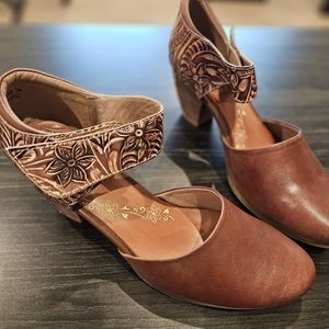 NWOT Spring Step L'Artiste Closed-toe shoes, Size 8.5